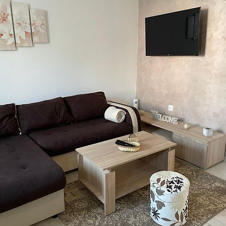 Apartmani Marija Zemun Zemun Polje Exteriör bild