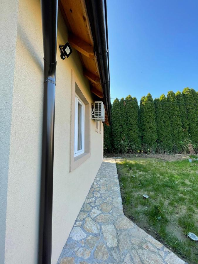 Apartmani Marija Zemun Zemun Polje Exteriör bild