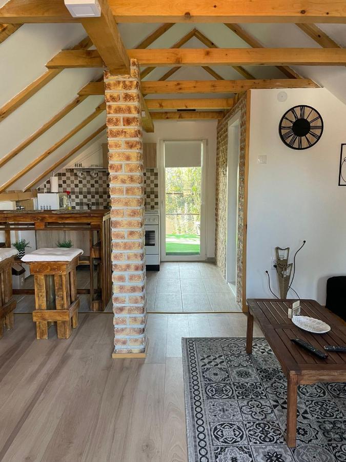 Apartmani Marija Zemun Zemun Polje Exteriör bild