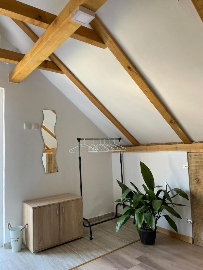 Apartmani Marija Zemun Zemun Polje Exteriör bild