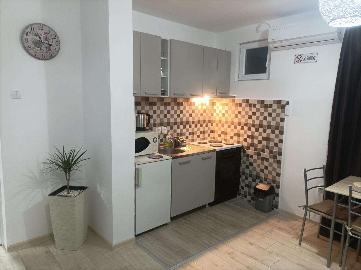 Apartmani Marija Zemun Zemun Polje Exteriör bild
