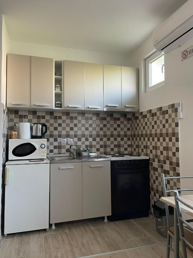 Apartmani Marija Zemun Zemun Polje Exteriör bild