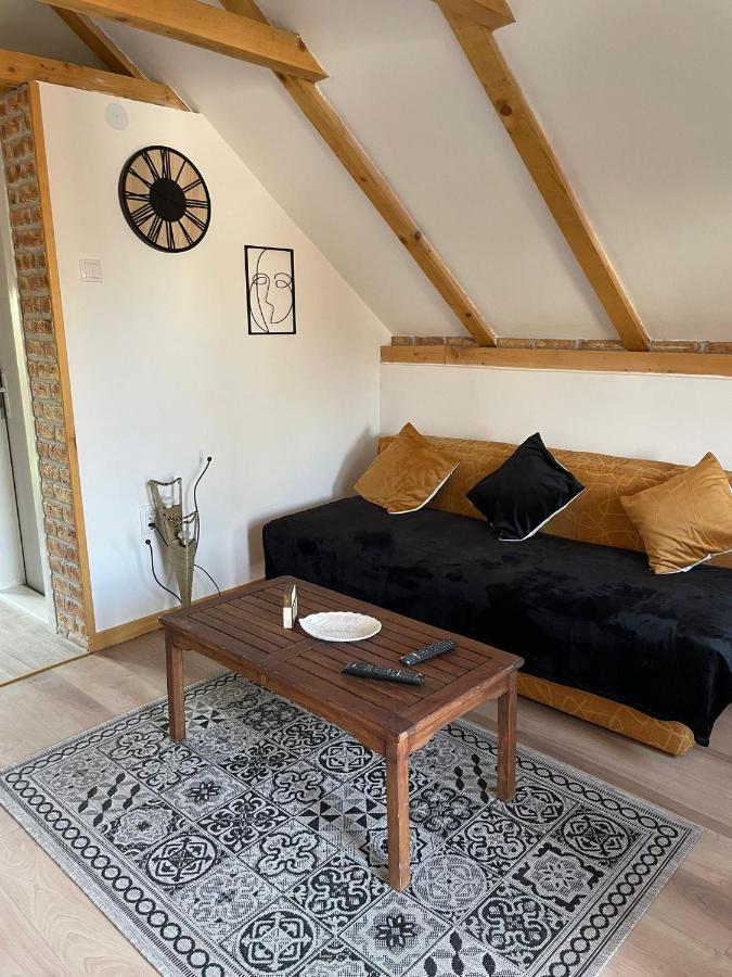 Apartmani Marija Zemun Zemun Polje Exteriör bild