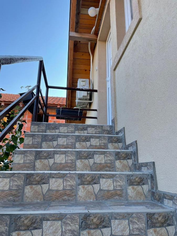 Apartmani Marija Zemun Zemun Polje Exteriör bild