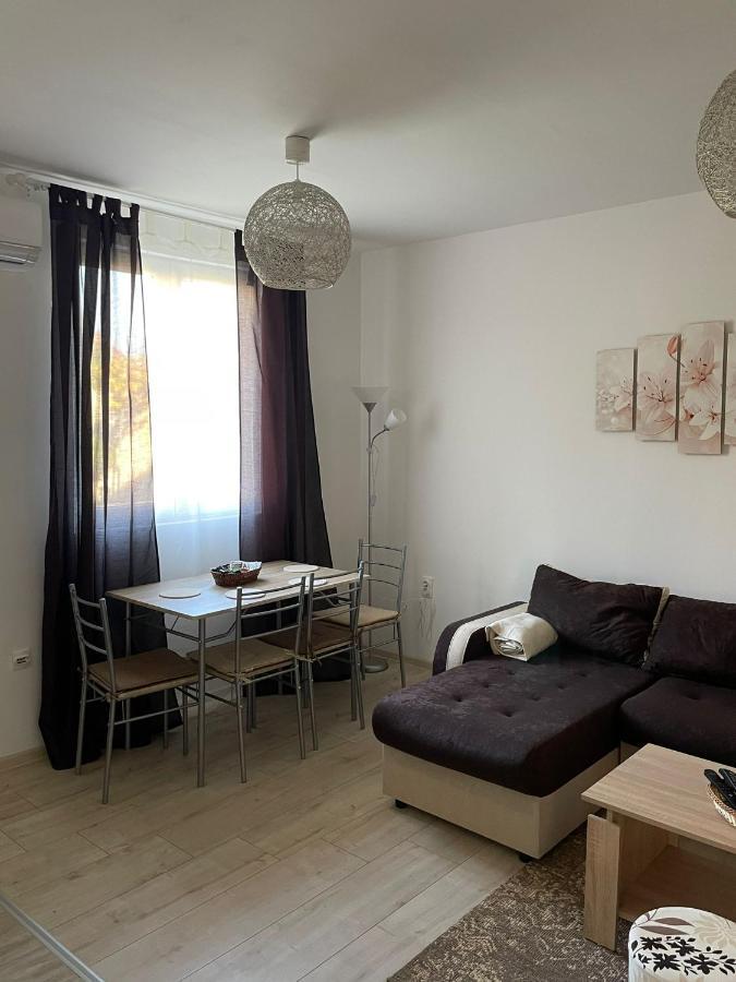 Apartmani Marija Zemun Zemun Polje Exteriör bild