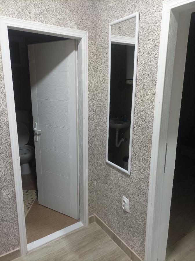 Apartmani Marija Zemun Zemun Polje Exteriör bild