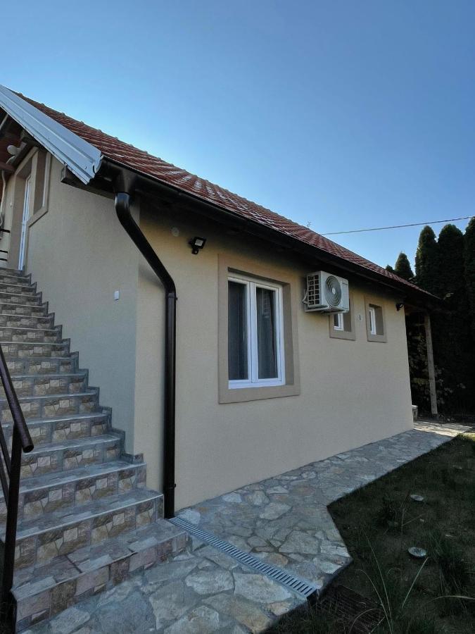 Apartmani Marija Zemun Zemun Polje Exteriör bild