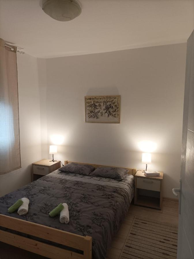 Apartmani Marija Zemun Zemun Polje Exteriör bild